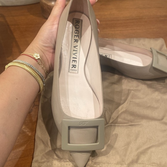 Roger Vivier
Gommettine Leather Buckle Ballerina Flats - Picture 4 of 7